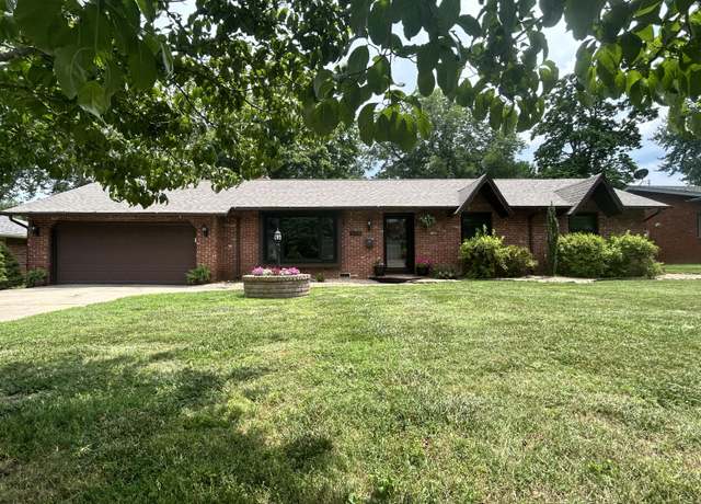 Property at 2036 E Greenwood St, Springfield, MO 65804, 3 beds, 2 baths