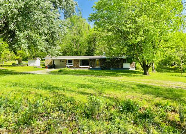 Property at 926 Madison Ave, Neosho, MO 64850, 3 beds, 1.5 baths