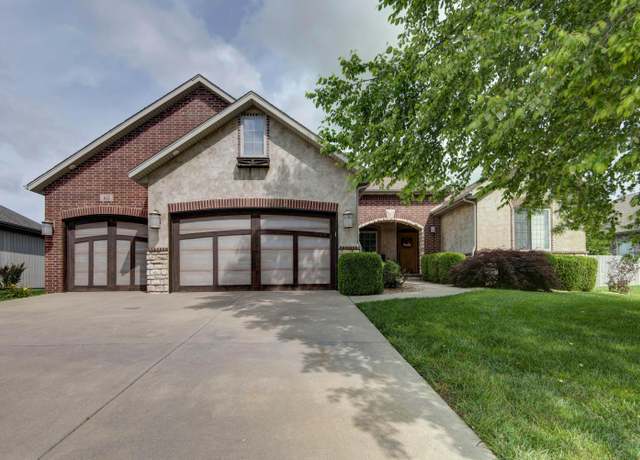 Property at 613 N Alexandria St, Nixa, MO 65714, 3 beds, 2 baths