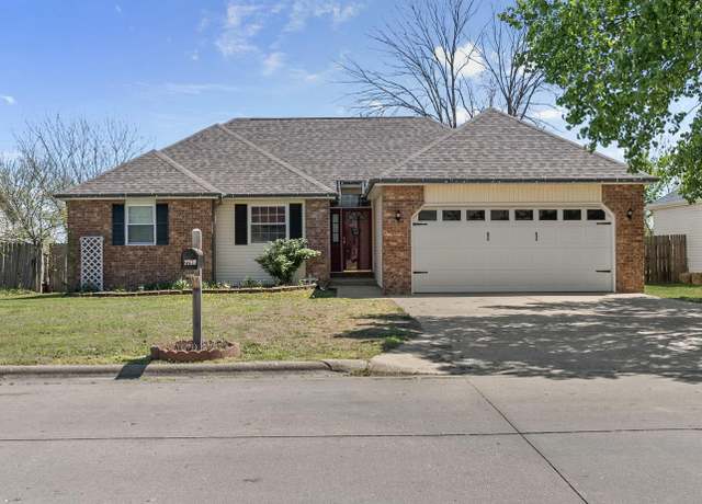 Property at 2790 S Hartford Ave, Bolivar, MO 65613, 3 beds, 2 baths