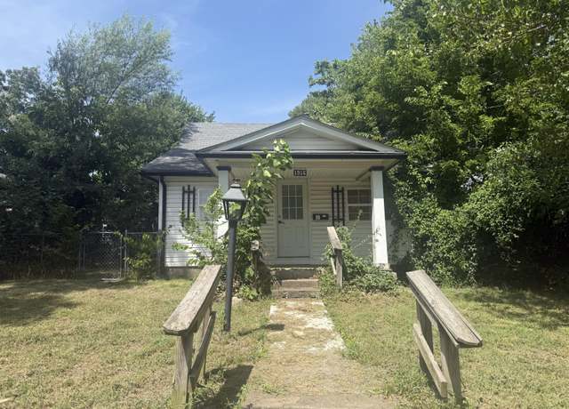 Property at 1916 Murphy Ave, Joplin, MO 64804, 3 beds, 2 baths
