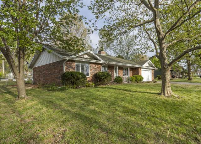 Property at 824 Highland Dr, Aurora, MO 65605, 3 beds, 2 baths