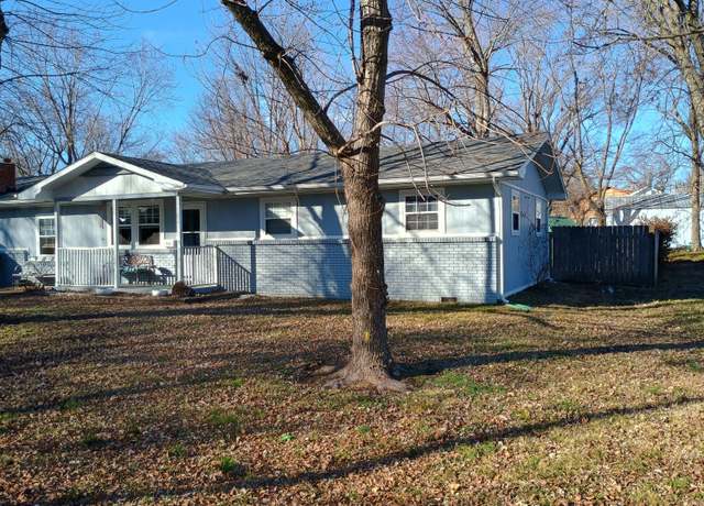 Property at 733 E Chestnut St, Bolivar, MO 65613, 3 beds, 2 baths