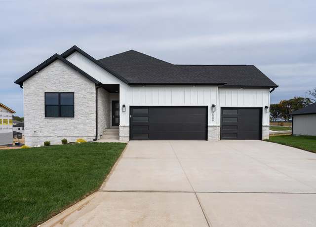 Property at 2509 W Goldfinch Dr, Ozark, MO 65721, 5 beds, 3 baths