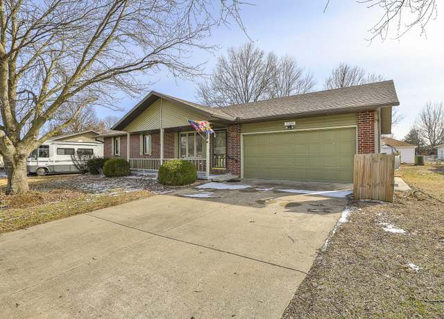Property at 2224 W College Dr, Bolivar, MO 65613, 3 beds, 2 baths