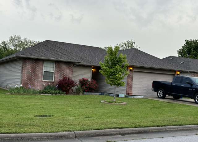 Property at 2625 E Loren St, Springfield, MO 65804, 3 beds, 2 baths