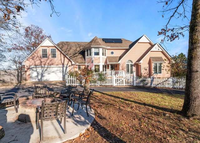 Property at 710 Wallen Bluff Dr, Branson, MO 65616, 5 beds, 3.5 baths