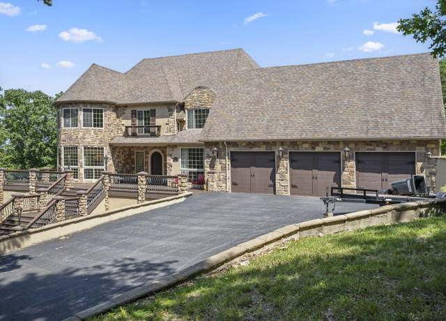 Property at 200 Barnes Ln, Branson, MO 65616, 5 beds, 3.5 baths