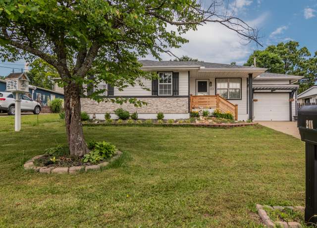 Property at 211 Spring Meadows Pkwy, Branson, MO 65616, 3 beds, 2 baths