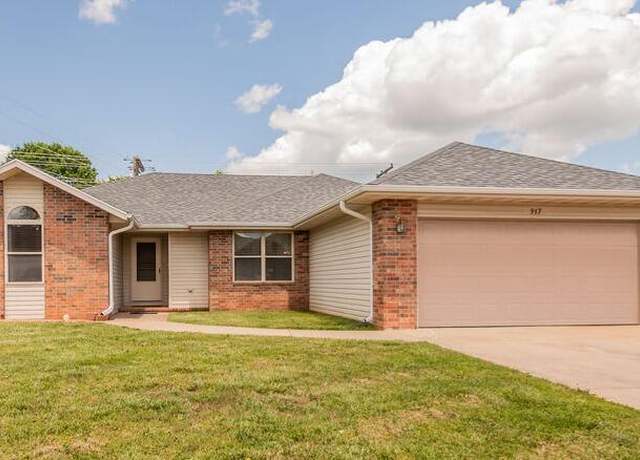 Property at 917 Wesley Ave, Nixa, MO 65714, 3 beds, 2 baths