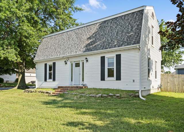 Property at 3269 W Erie St, Springfield, MO 65807, 3 beds, 2.5 baths