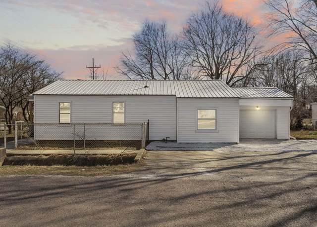 Property at 3002 W Walnut St, Springfield, MO 65802, 3 beds, 1 bath