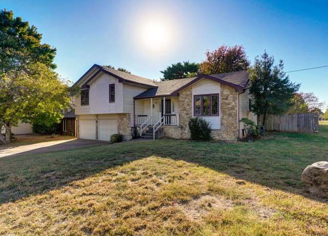 Property at 3409 S Kings Ave, Springfield, MO 65807, 3 beds, 2.5 baths