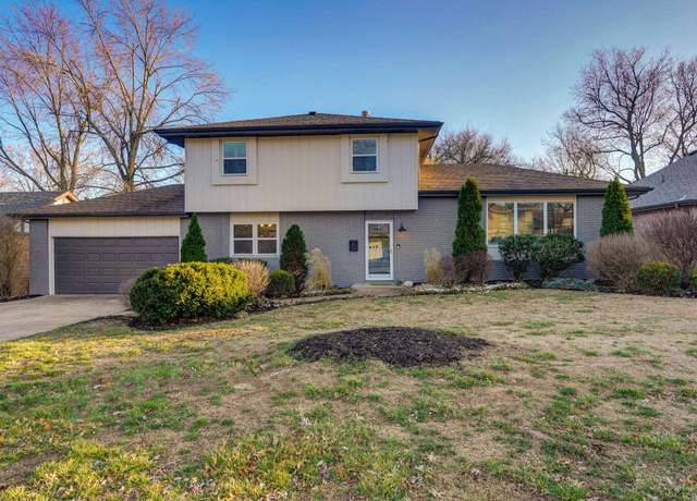 Property at 2320 E Raynell St, Springfield, MO 65804, 4 beds, 2.5 baths
