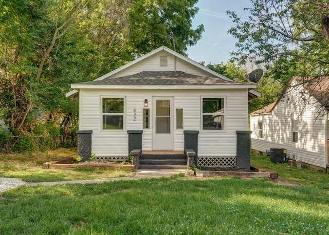 Property at 822 W Della St, Springfield, MO 65803, 3 beds, 2 baths