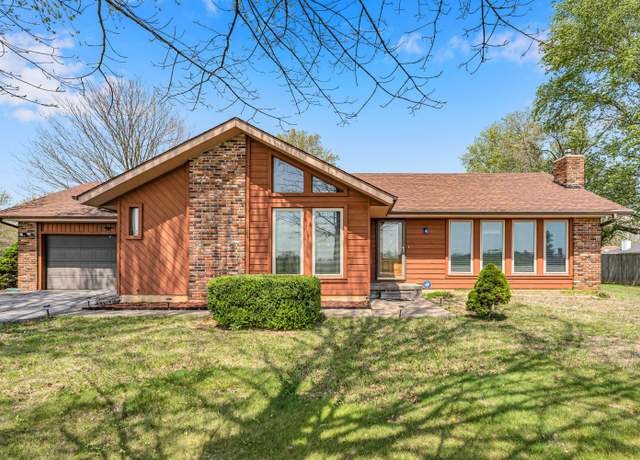 Property at 401 E Grant St, Clever, MO 65631, 3 beds, 2 baths