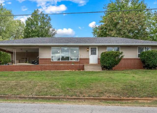 Property at 1604 N Main St, Cassville, MO 65625, 4 beds, 2.5 baths