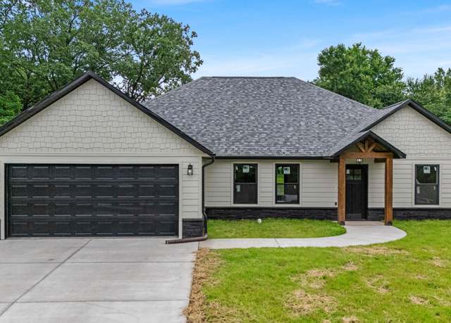 Property at 3002 Ginger Dr, West Plains, MO 65775, 3 beds, 2 baths