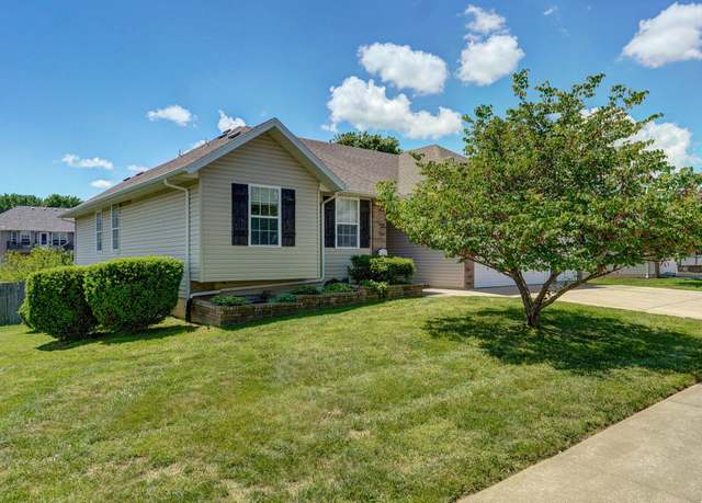 Property at 806 W Ridgecrest St, Ozark, MO 65721, 5 beds, 3 baths