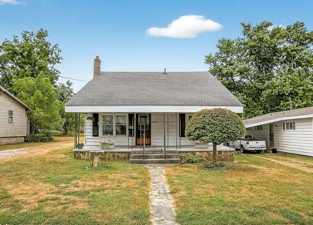 Property at 2307 N Robberson Ave, Springfield, MO 65803, 2 beds, 1.5 baths