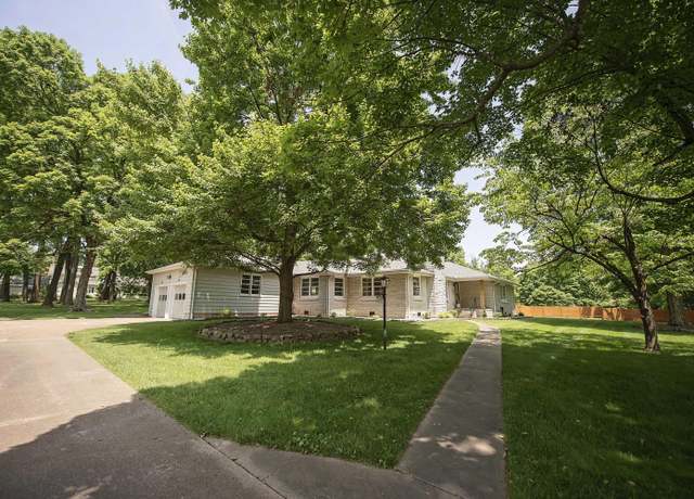 Property at 1471 E Bennett St, Springfield, MO 65804, 3 beds, 2 baths
