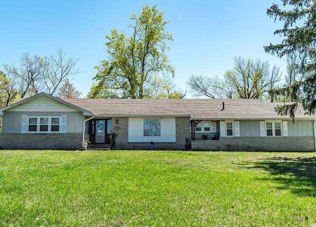 Property at 133 Sutherland Ave, Mountain Grove, MO 65711, 3 beds, 2.5 baths