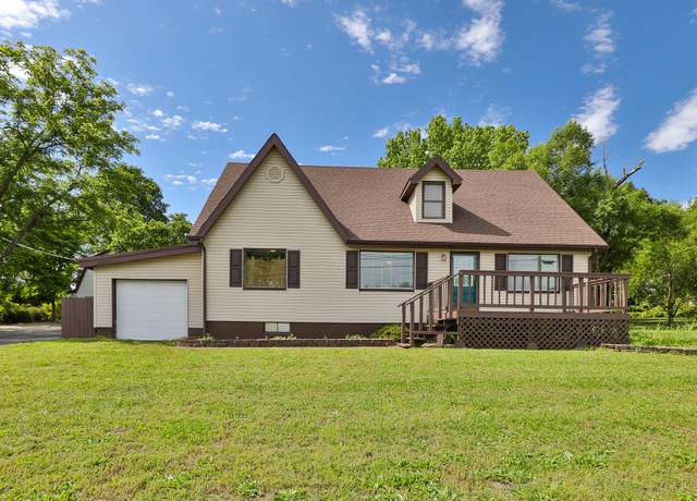 Property at 1104 E Buffalo St, Bolivar, MO 65613, 4 beds, 2 baths