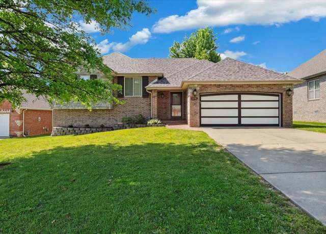 Property at 1270 E O'gorman Ct, Springfield, MO 65803, 4 beds, 3 baths
