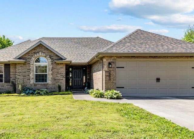 Property at 3500 W Sagamont St, Springfield, MO 65807, 3 beds, 2 baths