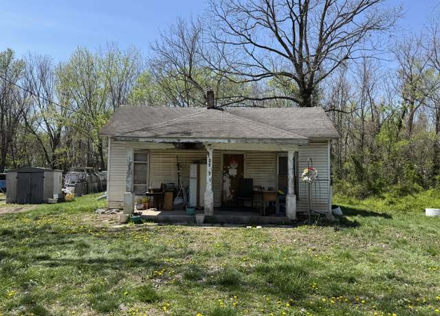 Property at 2107 Suburban St, Carthage, MO 64836, 3 beds, 1 bath