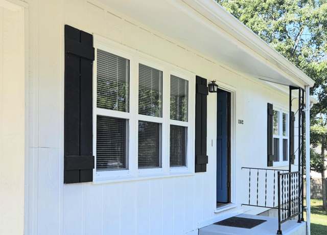 Property at 1302 4th St, West Plains, MO 65775, 2 beds, 1 bath