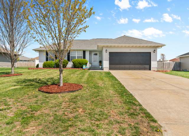 Property at 715 Woodlawn St, Marshfield, MO 65706, 3 beds, 2 baths