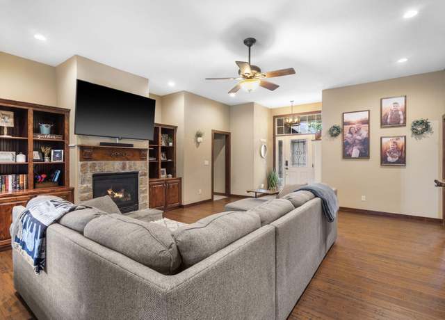 Property at 301 N Bonda Way, Nixa, MO 65714, 3 beds, 2 baths