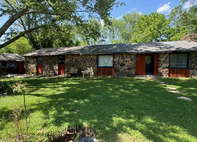 Property at 205 Walnut St, Sparta, MO 65753
