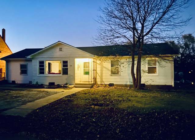 Property at 220 Wells St, Greenfield, MO 65661, 4 beds, 2 baths