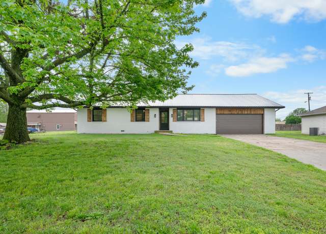 Property at 714 E Buffalo St, Bolivar, MO 65613, 3 beds, 2.5 baths