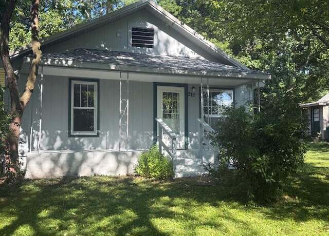 Property at 217 Utah Ave, West Plains, MO 65775, 2 beds, 1 bath