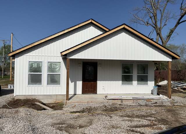 Property at 219 N Rinker Ave, Aurora, MO 65605, 3 beds, 2 baths