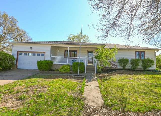 Property at 1316 Glenwood Pl, Carthage, MO 64836, 3 beds, 2 baths