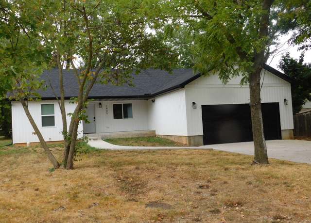 Property at 1405 4th St, Monett, MO 65708, 3 beds, 2 baths
