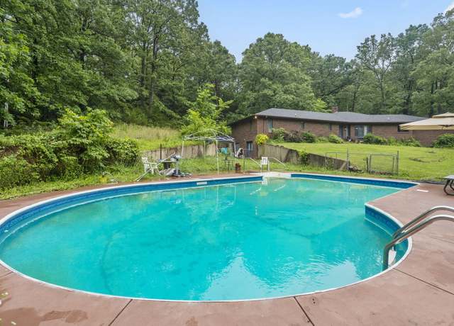 Property at 401 Honeysuckle Dr, Marshfield, MO 65706, 4 beds, 3 baths
