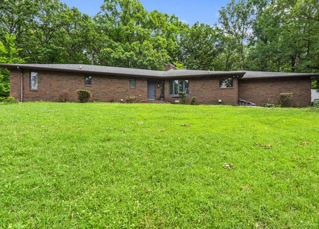 Property at 401 Honeysuckle Dr, Marshfield, MO 65706, 4 beds, 3 baths