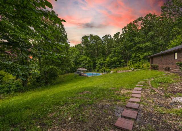 Property at 401 Honeysuckle Dr, Marshfield, MO 65706, 4 beds, 3 baths