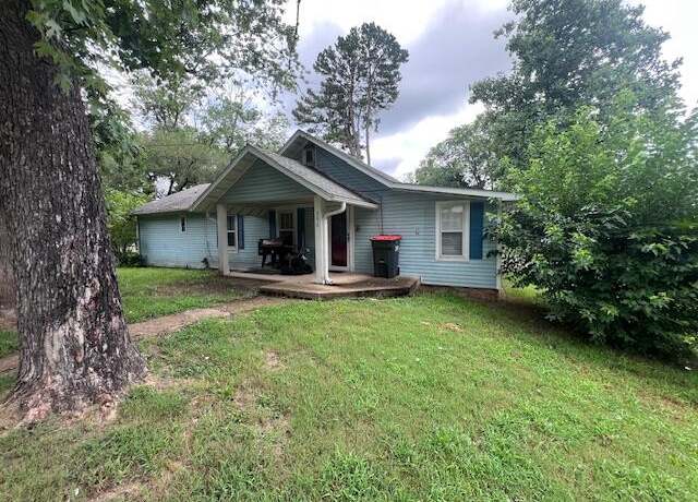 Property at 306 Water St, Alton, MO 65606, 3 beds, 2 baths