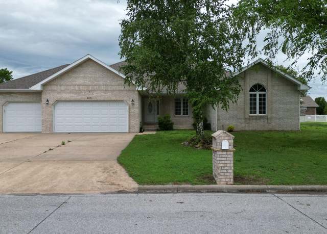 Property at 2361 W Heritage St, Bolivar, MO 65613, 3 beds, 2 baths