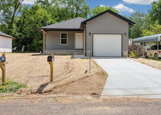 Property at 1052 S Overhill Ave, Springfield, MO 65802, 3 beds, 2 baths