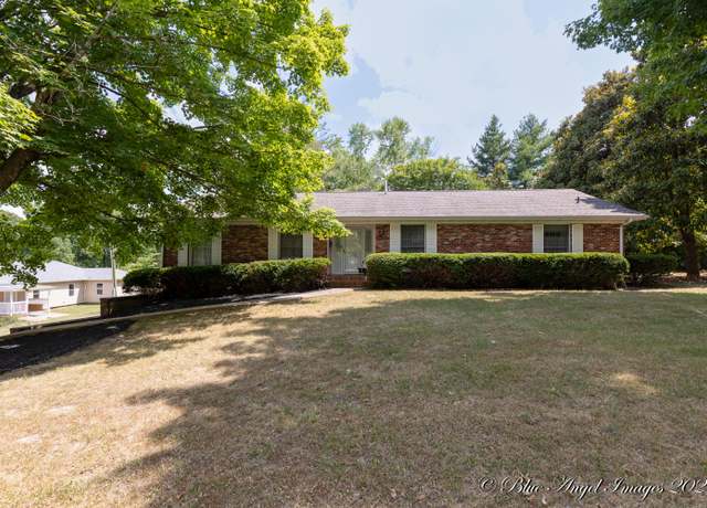 Property at 1326 W Broadway St, West Plains, MO 65775, 3 beds, 2 baths
