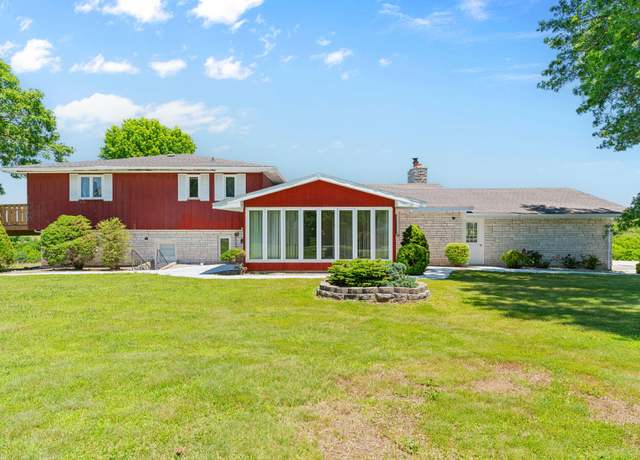 Property at 89 Southern Hills Ln, Marshfield, MO 65706, 4 beds, 2 baths
