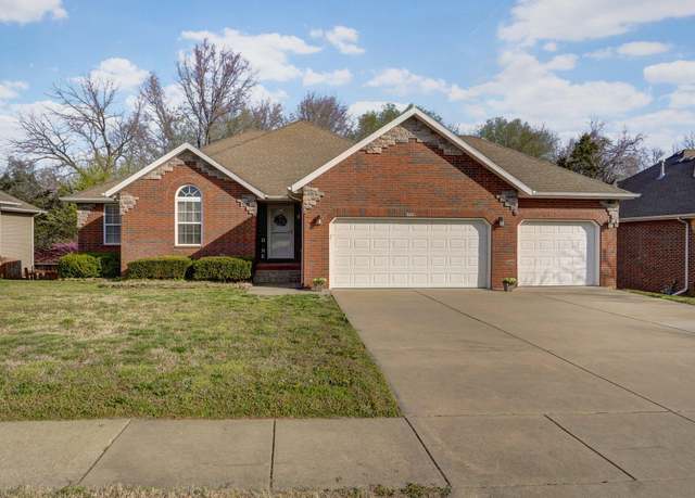 Property at 3031 W Augusta Hills St, Springfield, MO 65803, 4 beds, 3 baths