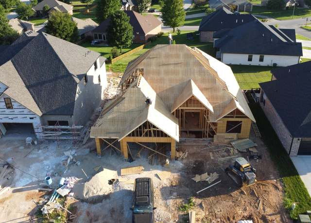 Property at 5064 E Ferdinand Ct, Springfield, MO 65802, 4 beds, 3.5 baths
